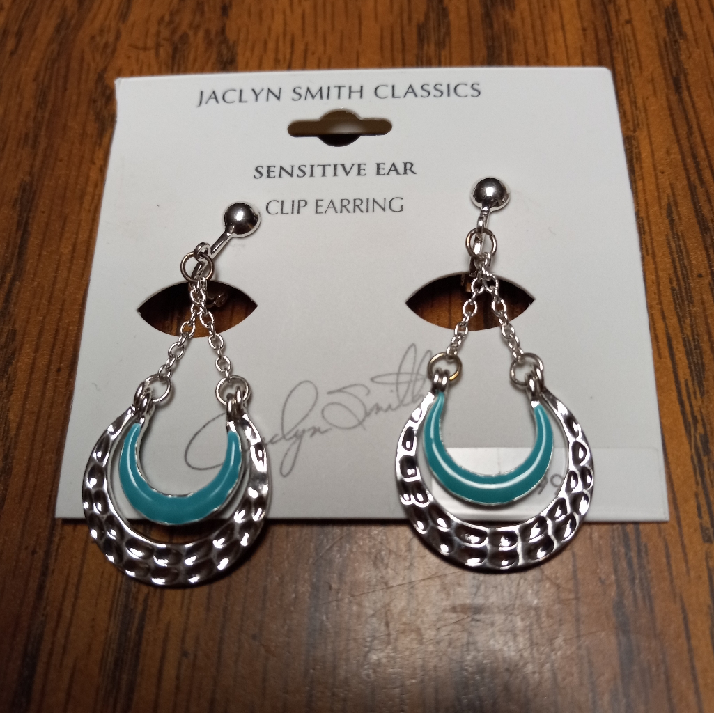 New With Tags Jaclyn Smith Sensitive Ear Clip Earring 10$